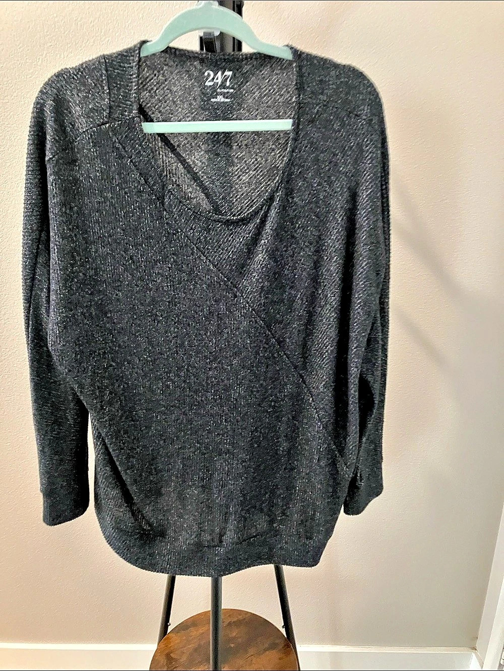 24/7 by maurices Women's V-Neck Sweater in Black Size XL